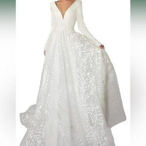 Wedding dress. Sz 10. Never worn.